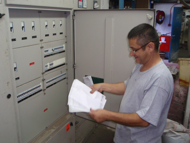 שירותי חשמל למפעלים